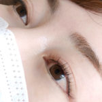 ナチュラルに盛る大人女性のまつげエクステ